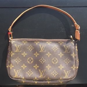 Louis Vuitton Pochette Shoulder Purse
